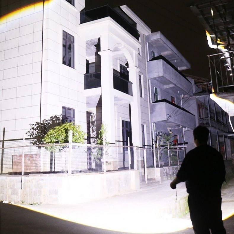 超強力な懐中電灯高ルーメン強力な光充電式ポータブルトーチ超強 - Outdoor Lighting Mains Powered のレビューと価格